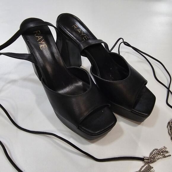 RAYE Dot Heel in Black - Picture 2 of 13